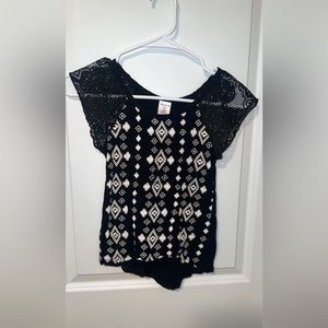 Miss attitude 7/8 girls, black and white geometric blouse